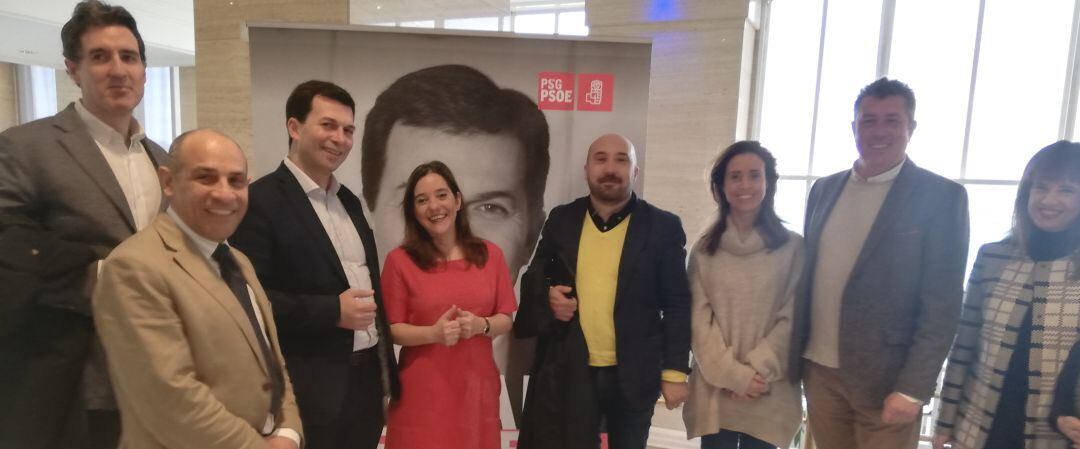 Gonzalo Caballero con Inés Rey, en el centro