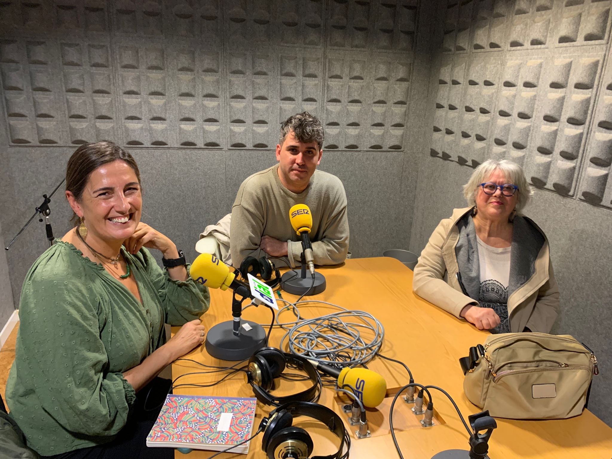 De izquierda a derecha, María Fernández Lemos, Eros Seco y María José Peniza, este miércoles en Hoy por Hoy Ferrol