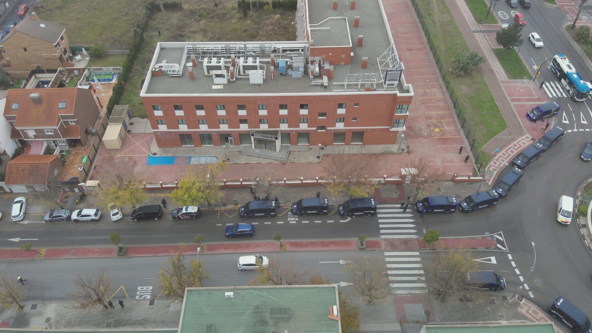 El desalojo del hotel 'okupado' de Parla se saldó sin incidentes reseñables