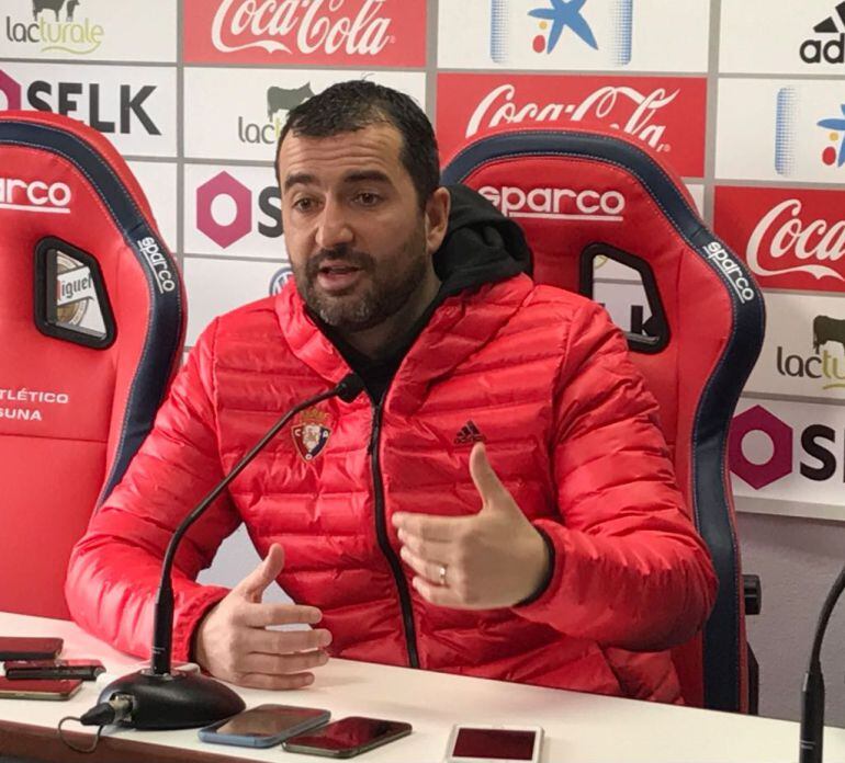 El entrenador de Osasuna, Diego Martínez, durante la rueda de prensa previa al partido ante el Cádiz