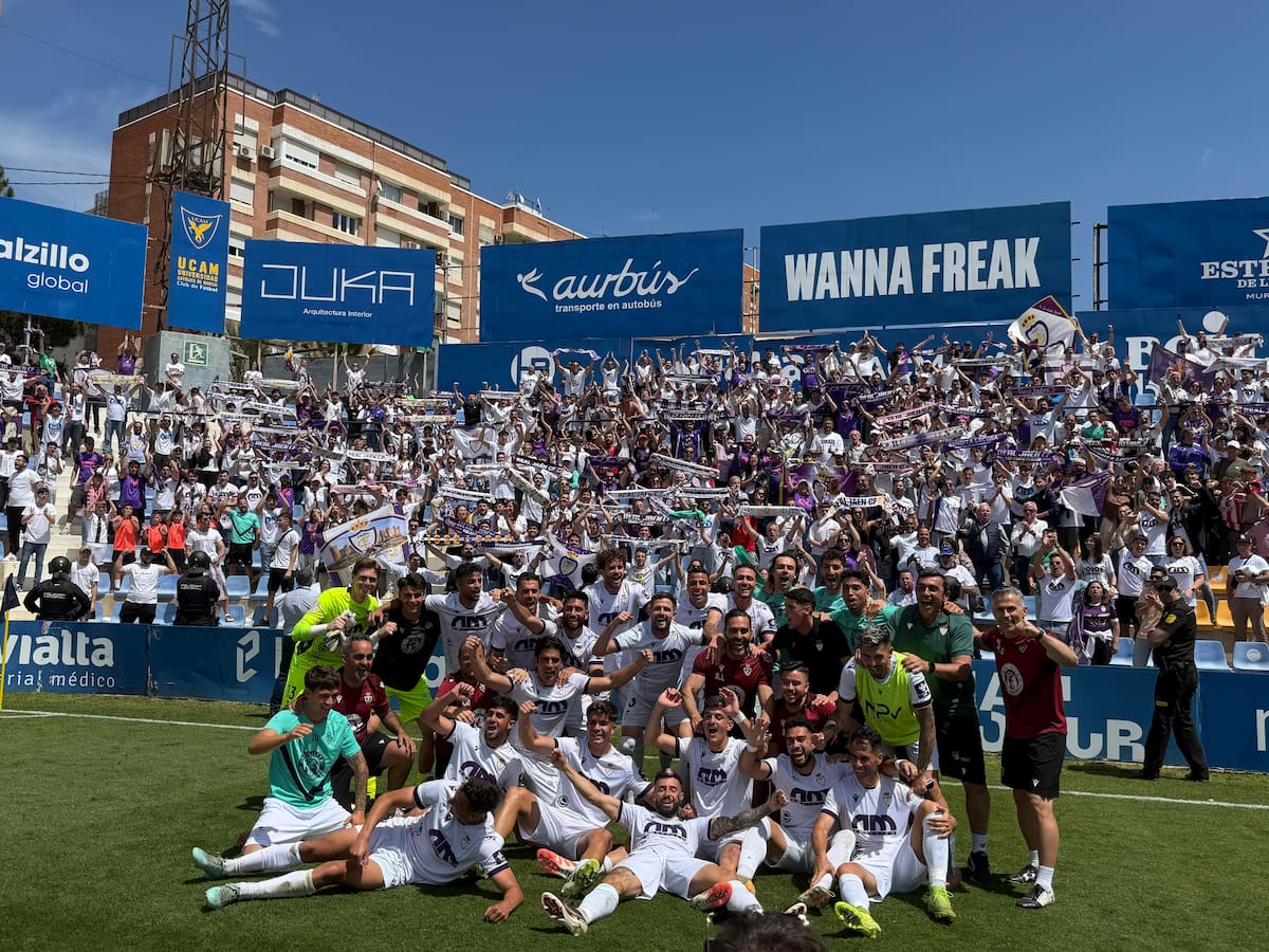 El Real Jaén da un golpe sobre la mesa en Murcia y depende de sí mismo para jugar el playoff