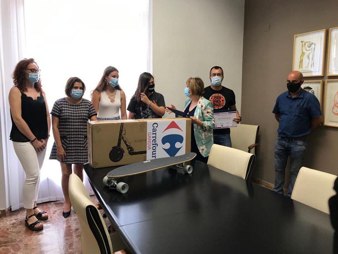 Premios del concurso de carteles Día Mundial contra las Drogas  