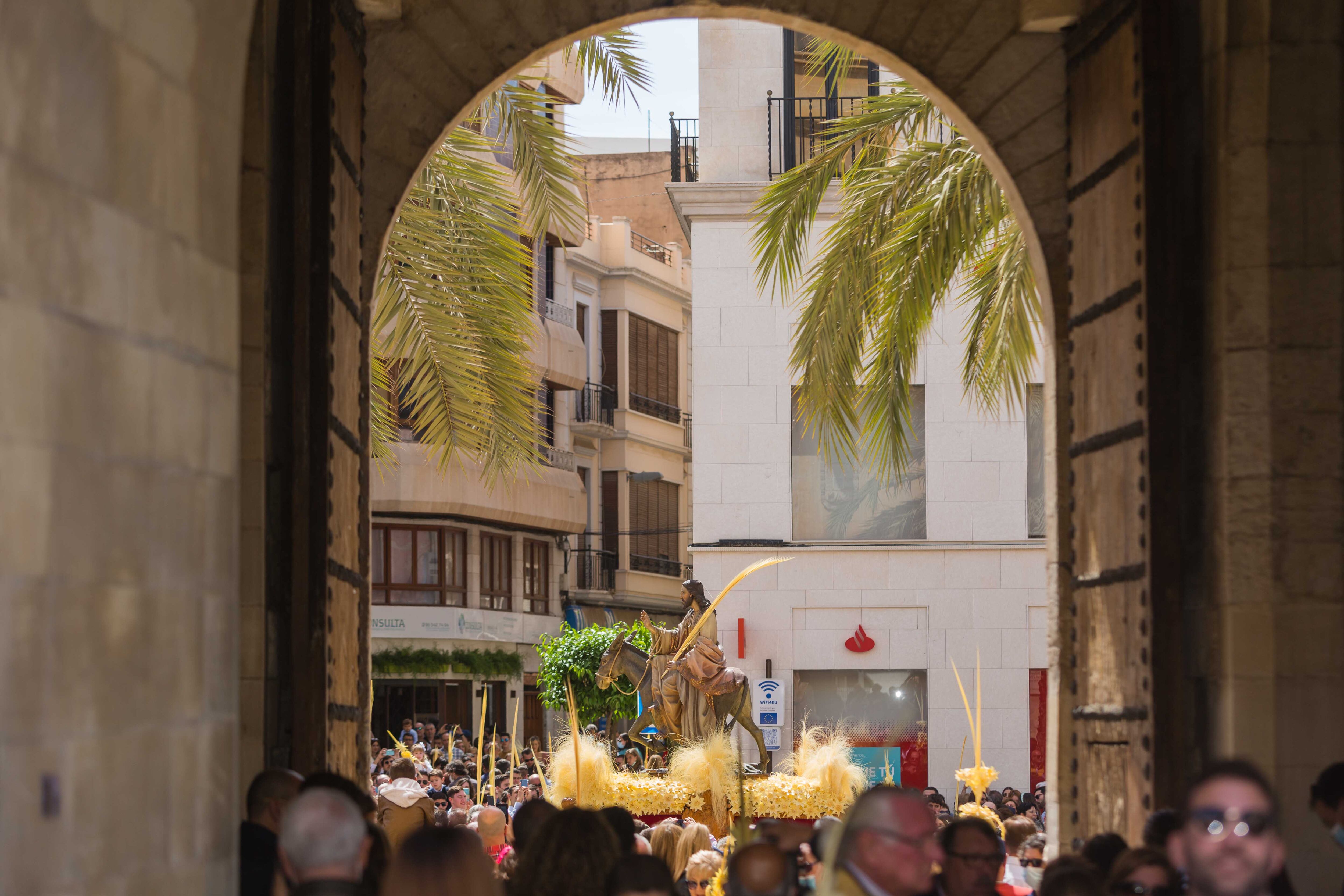 Jesús Triunfante desde el arco del Ayuntamiento