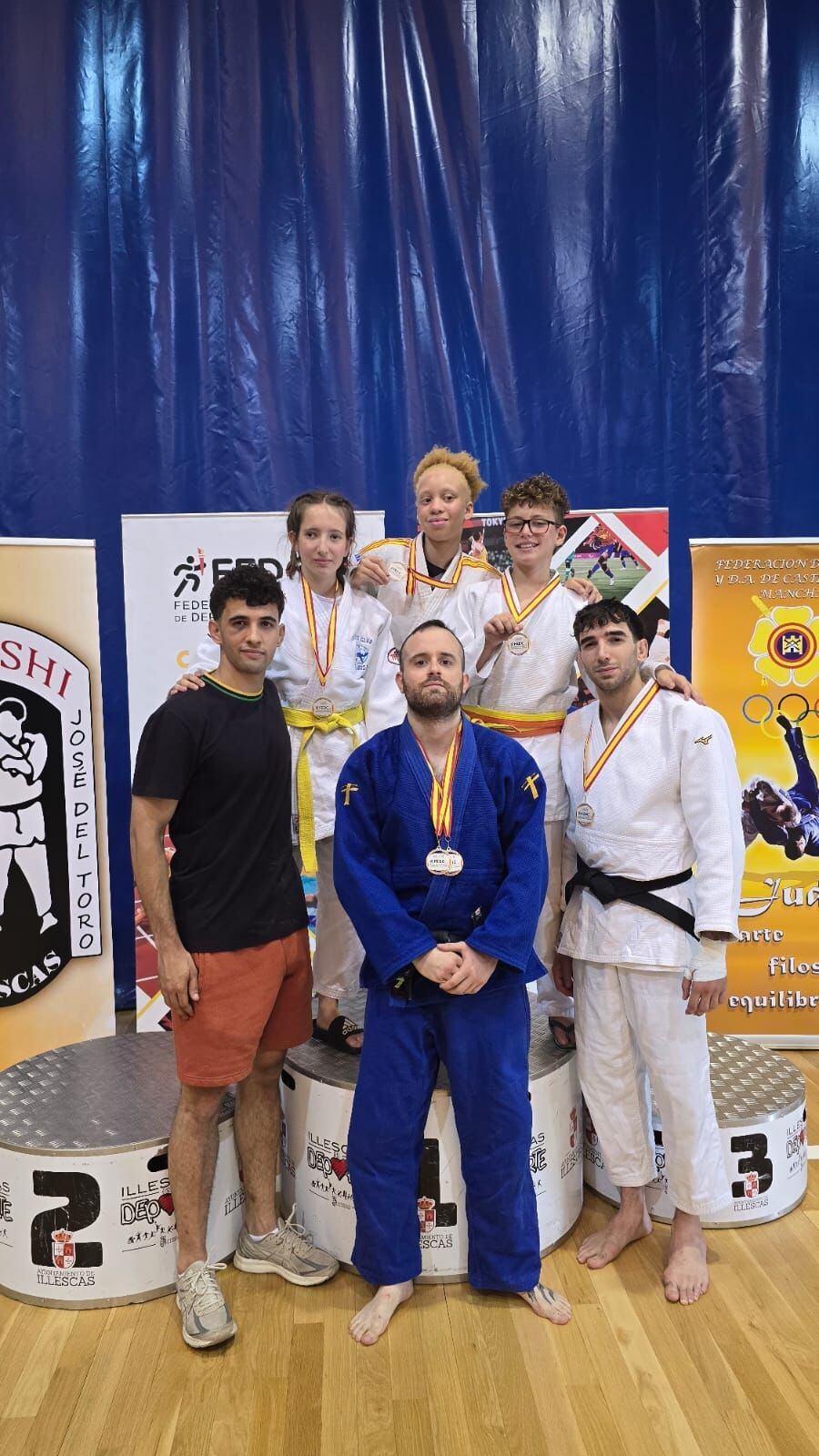 Aminata Coulibaly -63 ( en el centro) se impuso a todos sus rivales consiguiendo colgarse una merecida medalla de oro