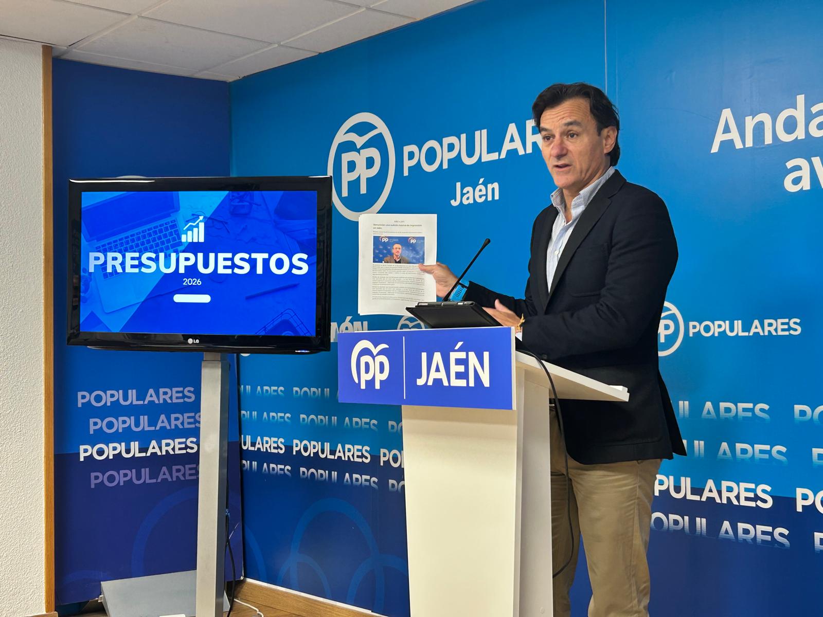 El portavoz municipal del PP, Agustín González, durante la rueda de prensa ofrecida este jueves.
