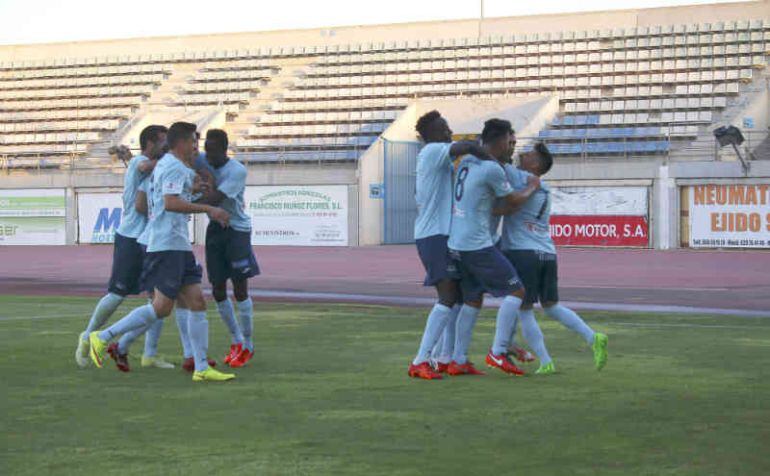 Celebración del único tanto del partido