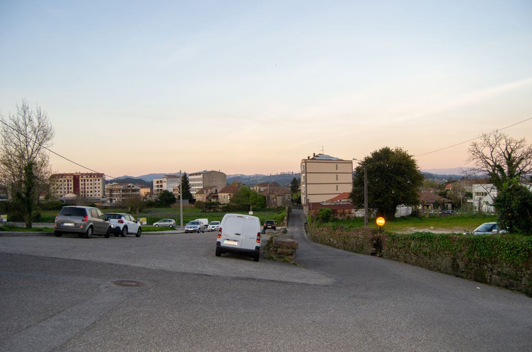 Calle Ourense de Tui en sentido norte que se va a modificar en los próximos meses. 