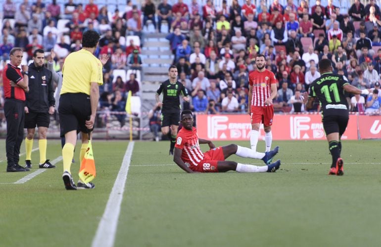 Sulayman en el partido con el Granada.