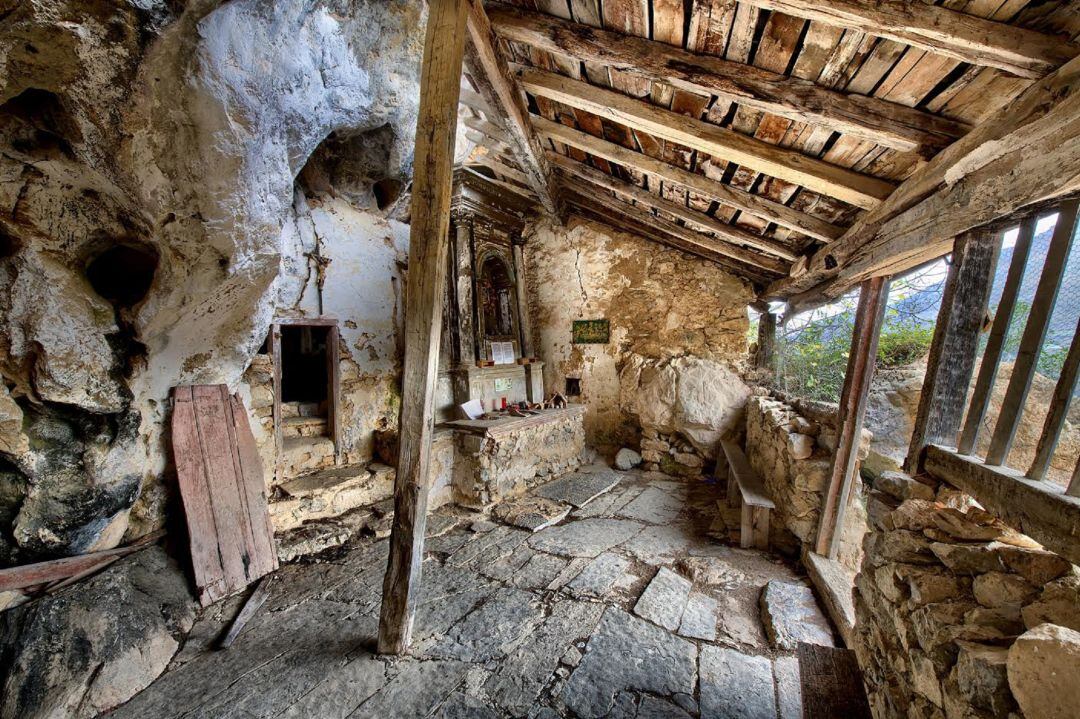 Ermita rupestre de Socueva (Arredondo)