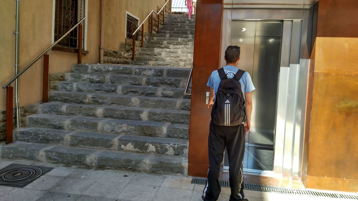 Ha entrado en funcionamiento el ascensor de la Calle Ordesa