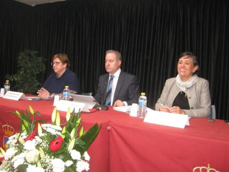El director de Formación Profesional de la Junta, Agustín Sigüenza, participa en el acto de promoción del Instituto de Fuentesnuevas