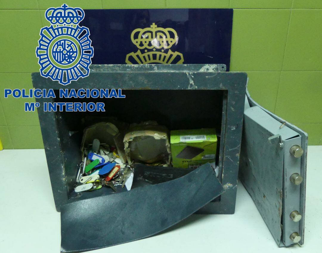 Aquesta és la caixa forta que es va robar a l'Església Evangèlica de Maó.