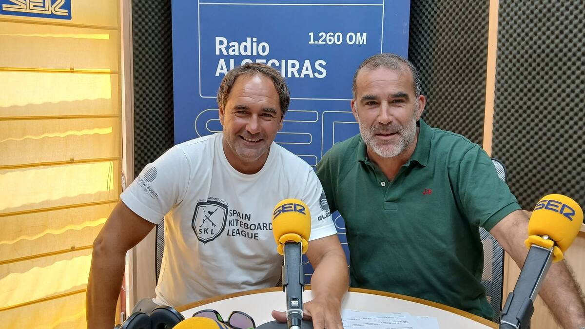 El viento del Surf y la vela en el estrecho