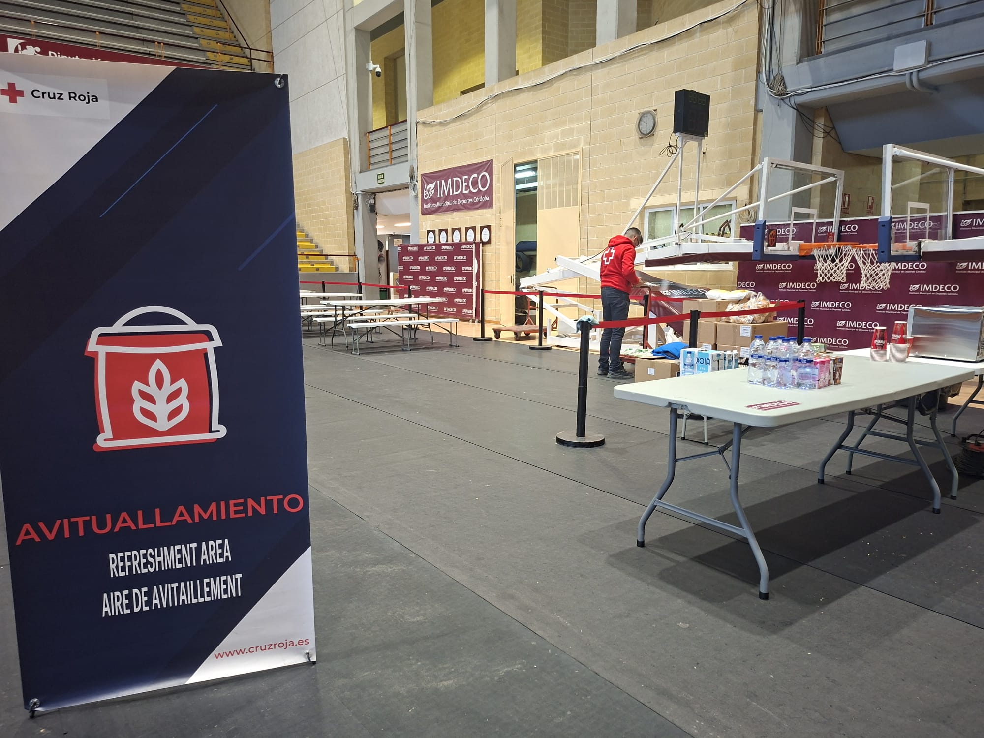 Cruz Roja está desarrollando la atención a personas desalojadas de los asentamientos por la crecida del río.