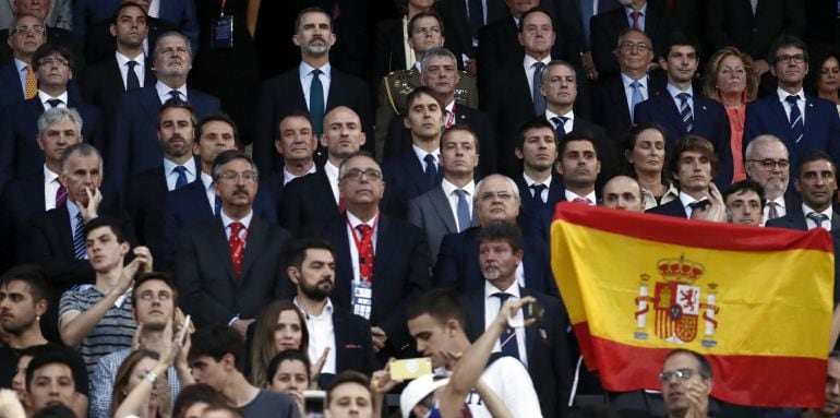 El rey Felipe, en el palco del Calderón durante la final de la Copa entre el Barcelona y el Alavés.