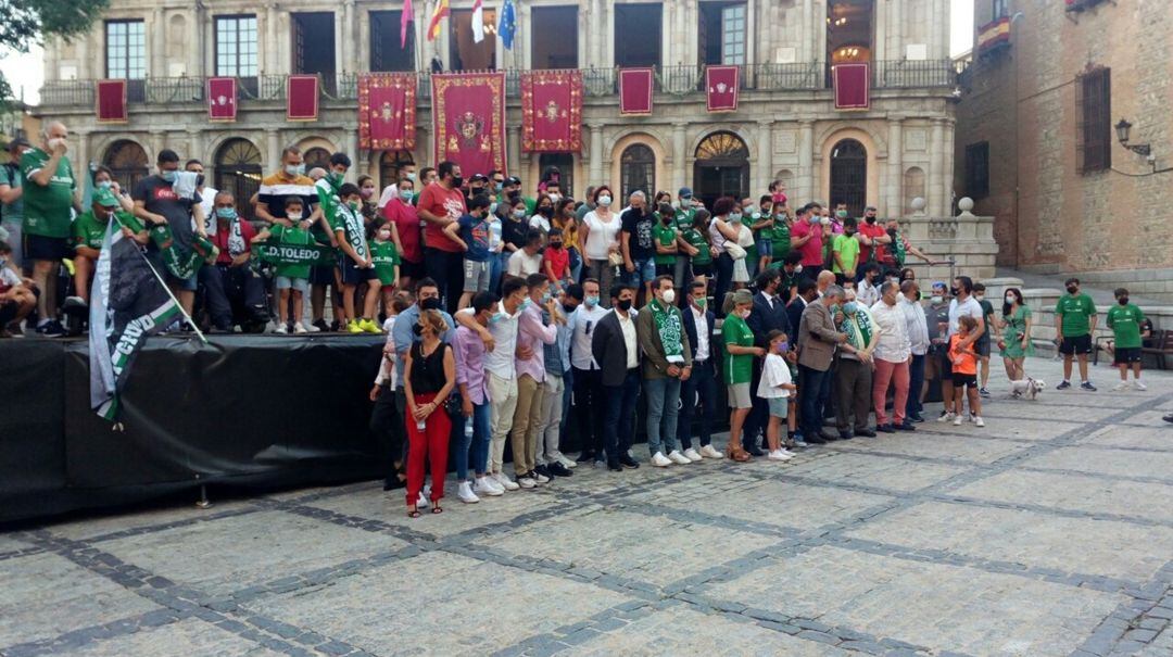 Aficionados, jugadores, consejo de administración y autoridades compartieron foto este lunes