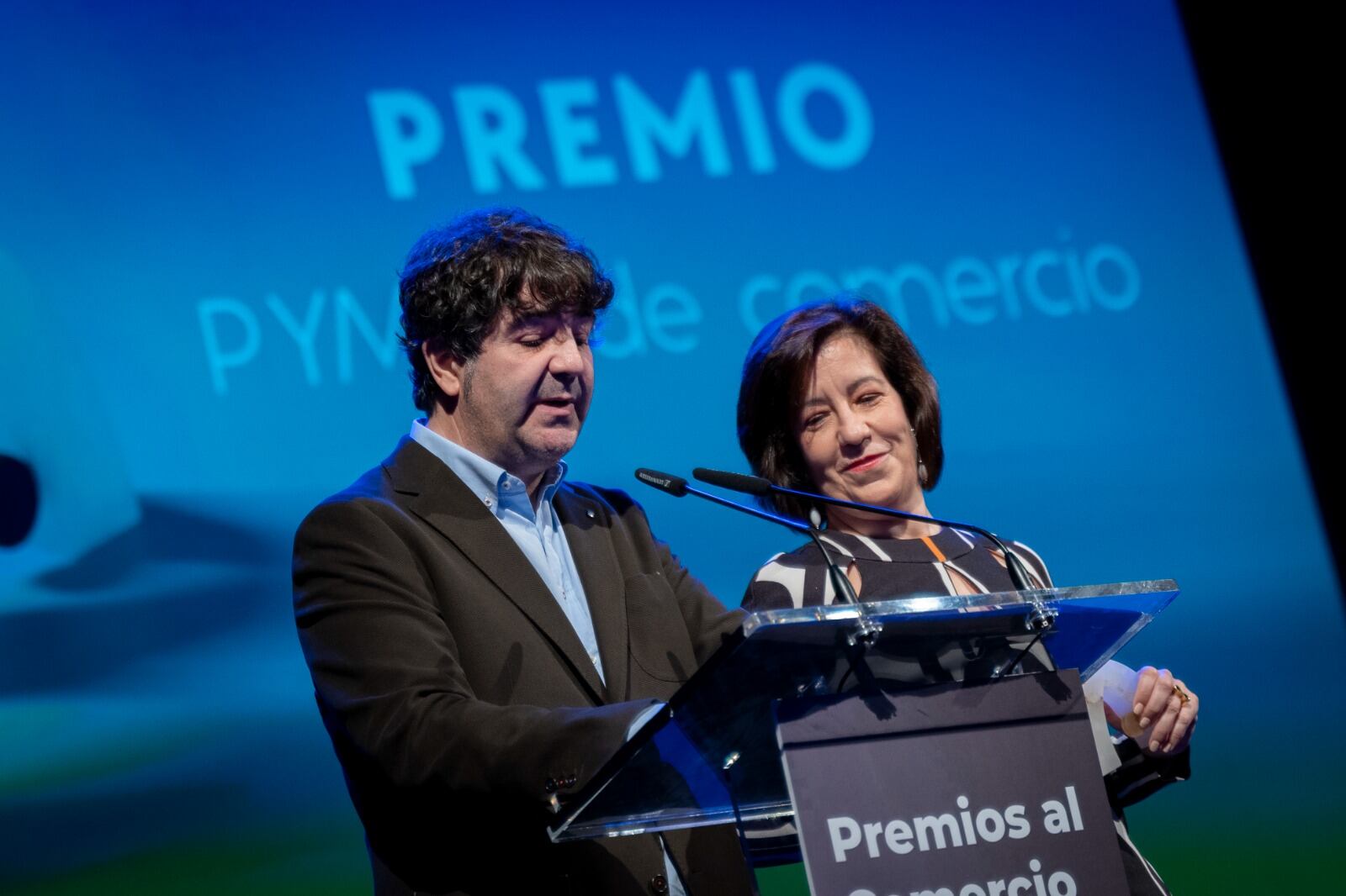 Ramón García y Arantxa García, de Ferretería y Herrajes García de Binéfar. Foto: DGA