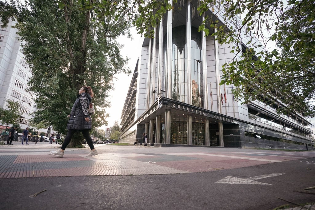 Entrada principal de los juzgados de Vitoria