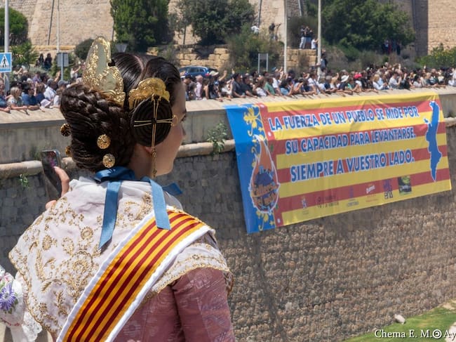 Falleros disparan en Cartagena una mascletá de récord en recuerdo a las víctimas de la dana de Valencia