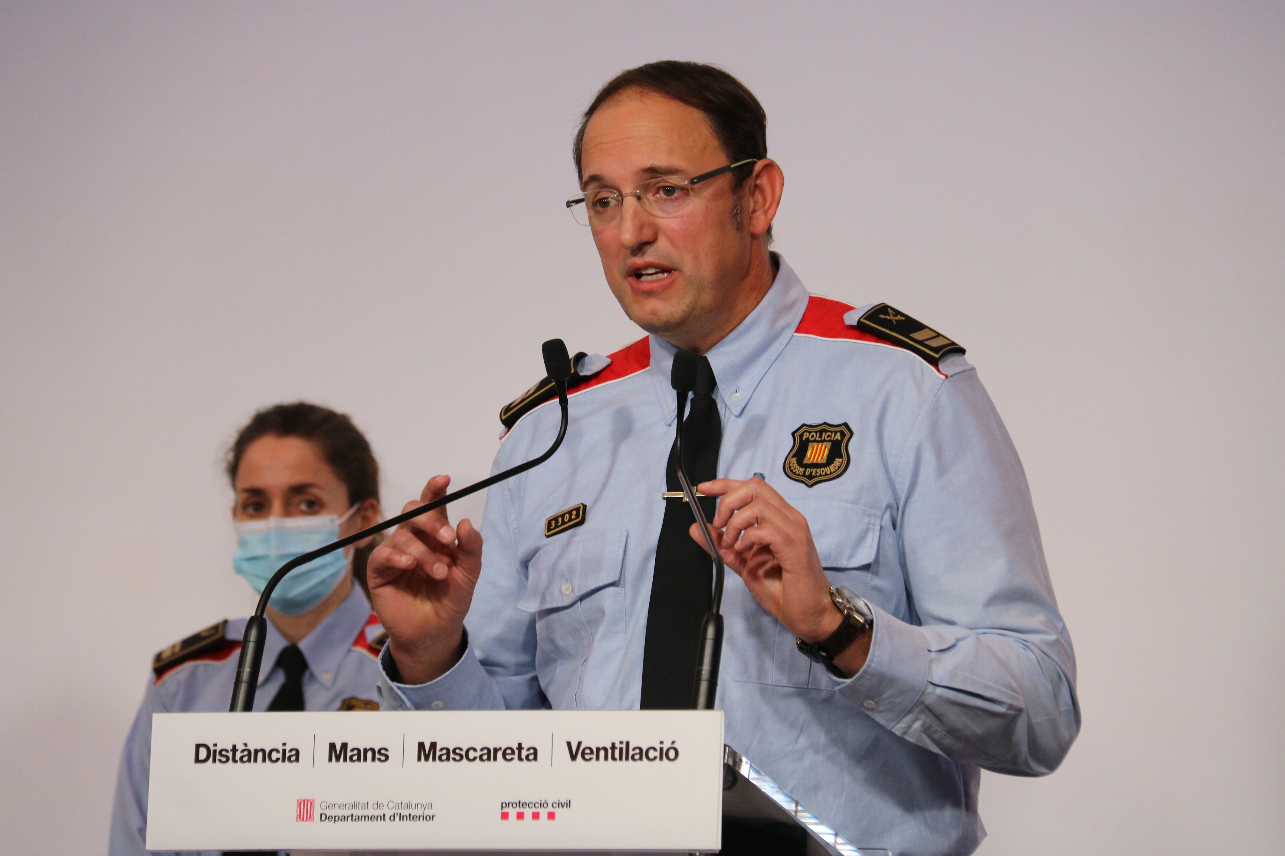 El comissari en cap dels Mossos d&#039;Esquadra, Josep Maria Estela, amb Rosa Bosch