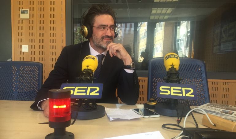 El juez de primera instancia, Ignacio Martín Verona, en los estudios de Radio Valladolid