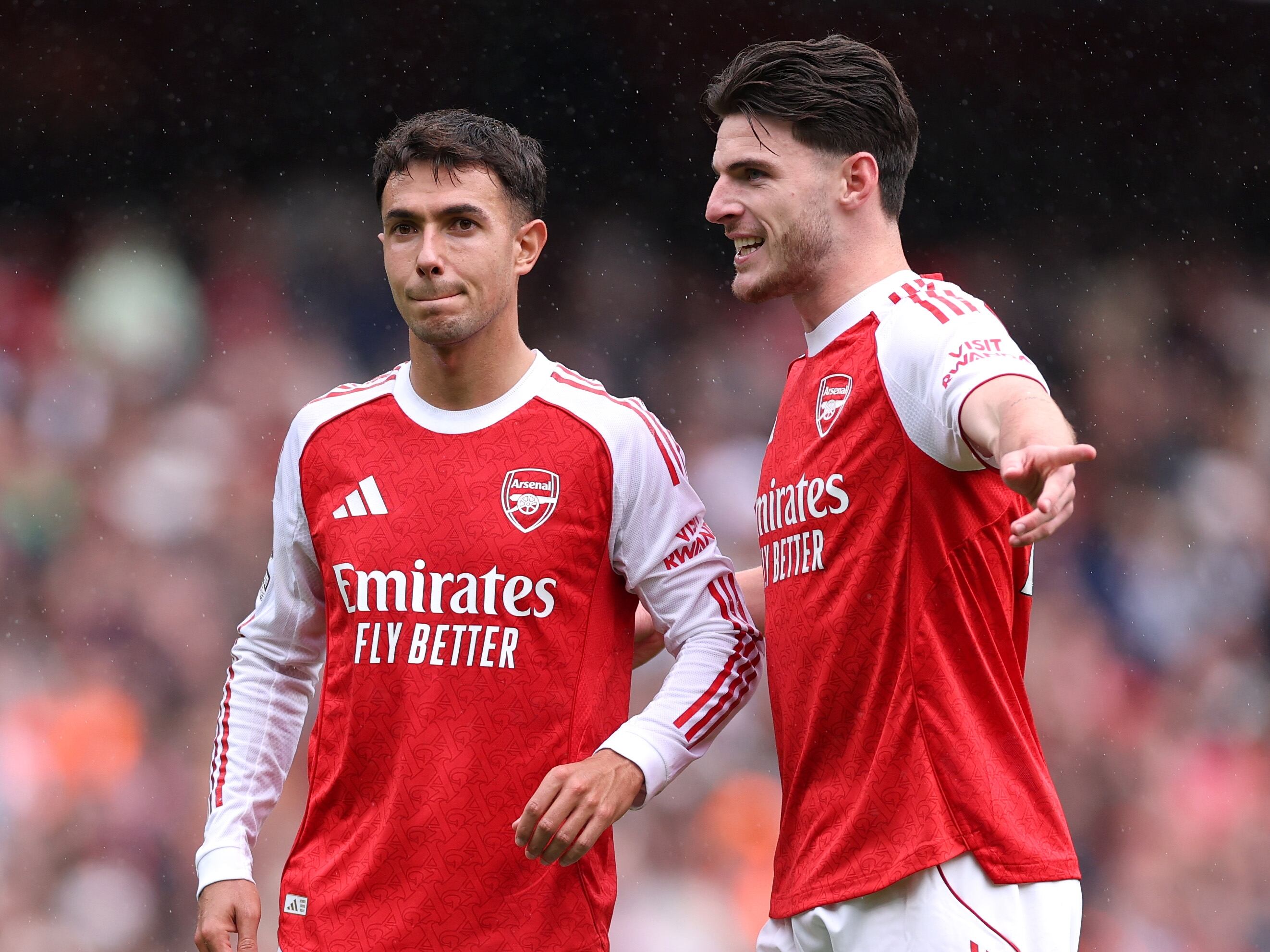 Declan Rice y Martín Zubimendi, durante un partido del Arsenal