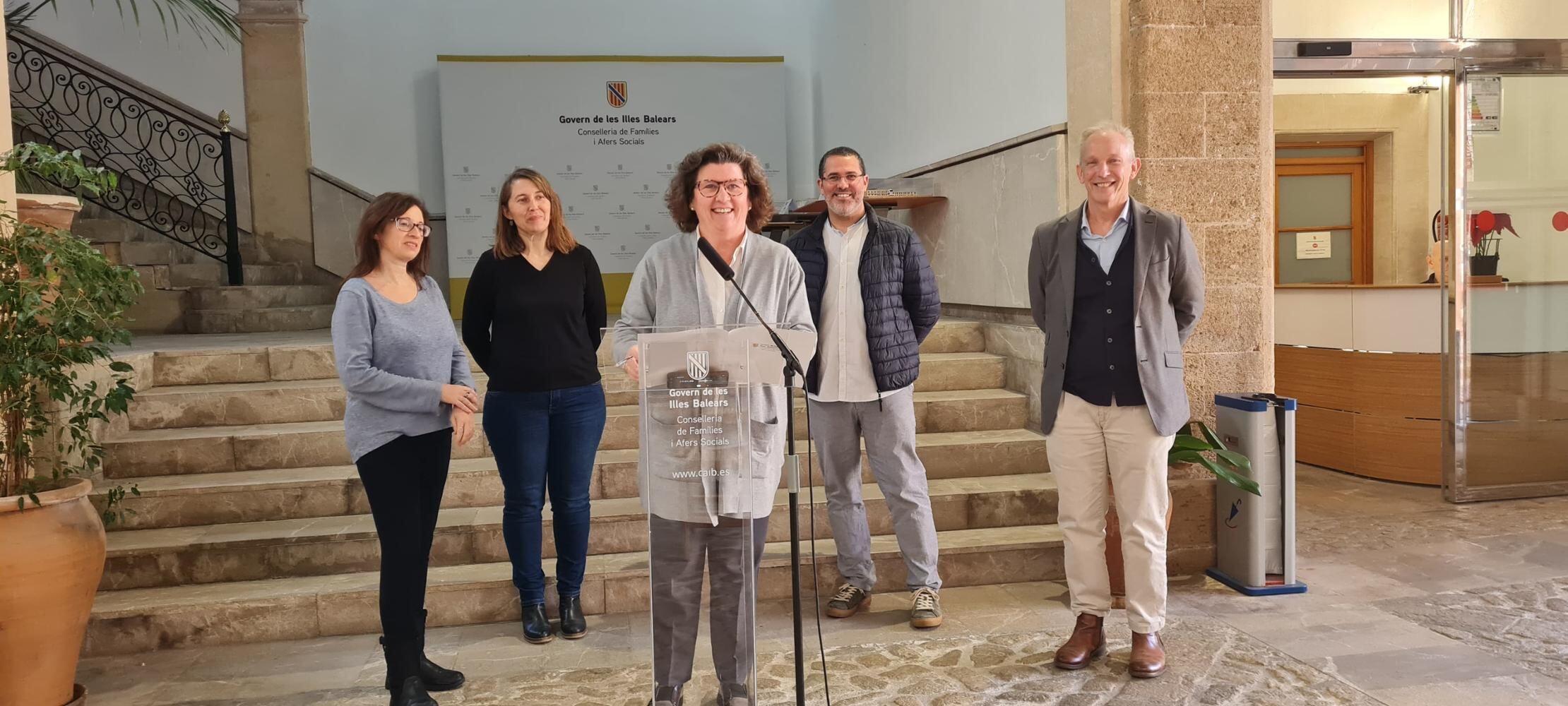 La consellera de Familias y Asuntos Sociales, Catalina Cirer, en rueda de prensa. CAIB