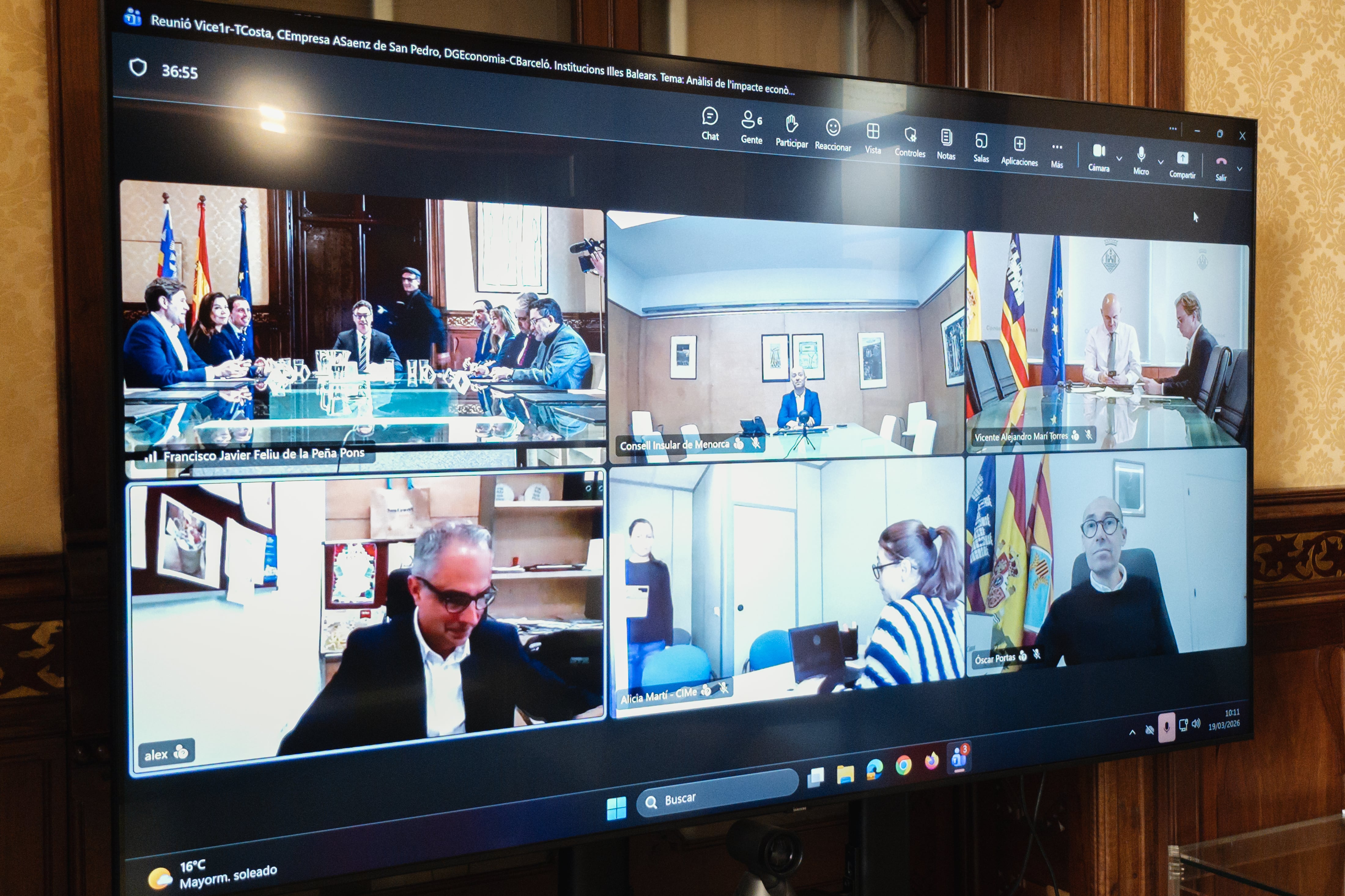 Imagen de la reunión entre representantes del Govern con los diferentes Consells