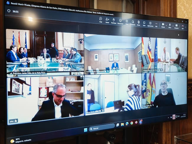 Imagen de la reunión entre representantes del Govern con los diferentes Consells