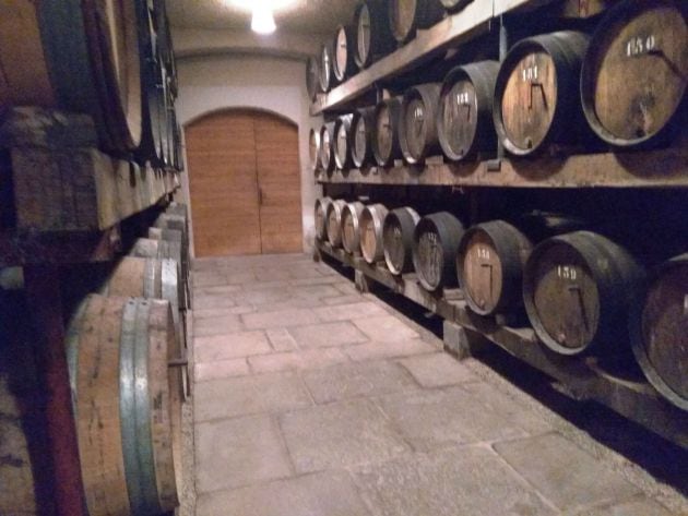 Interior de la bodega Jean Macle, en Château Chalon