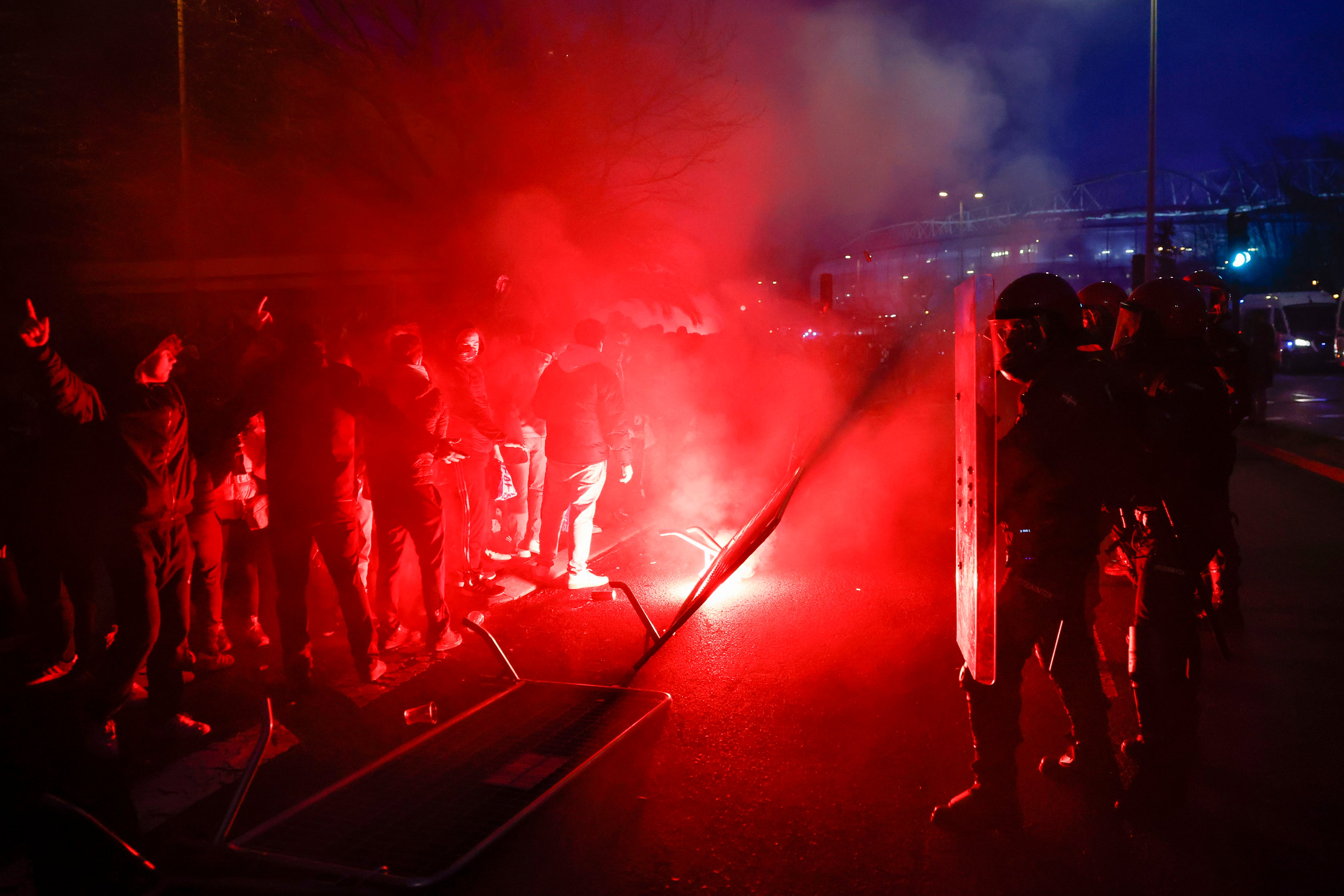 Dispositivo policial desplegado antes del partido Real Sociedad - París Saint-Germain