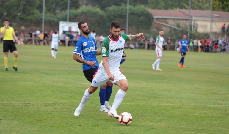 Borja Bastón debutó en Laguardia con la camiseta albiazul.