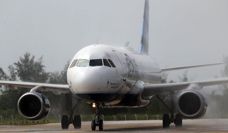 Un avión de la aerolínea estadounidense Jet Blue
