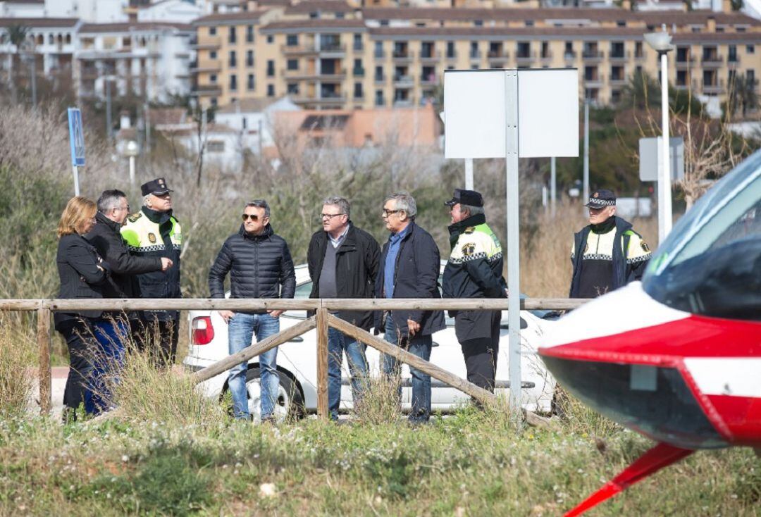 Visita, en febrero, del diputado de Emergencias a los terrenos donde instalar la helisuperficie en Xàbia.