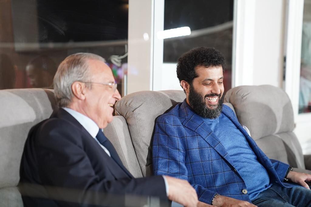 Florentino Pérez con Turki en el nuevo palco.