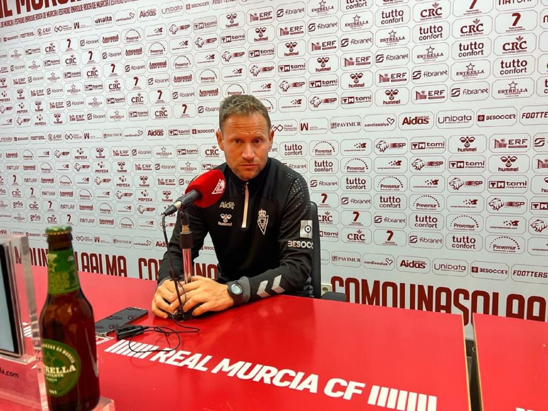 Mario Simón en la rueda de prensa previa al encuentro entre el Real Murcia y el Eldense