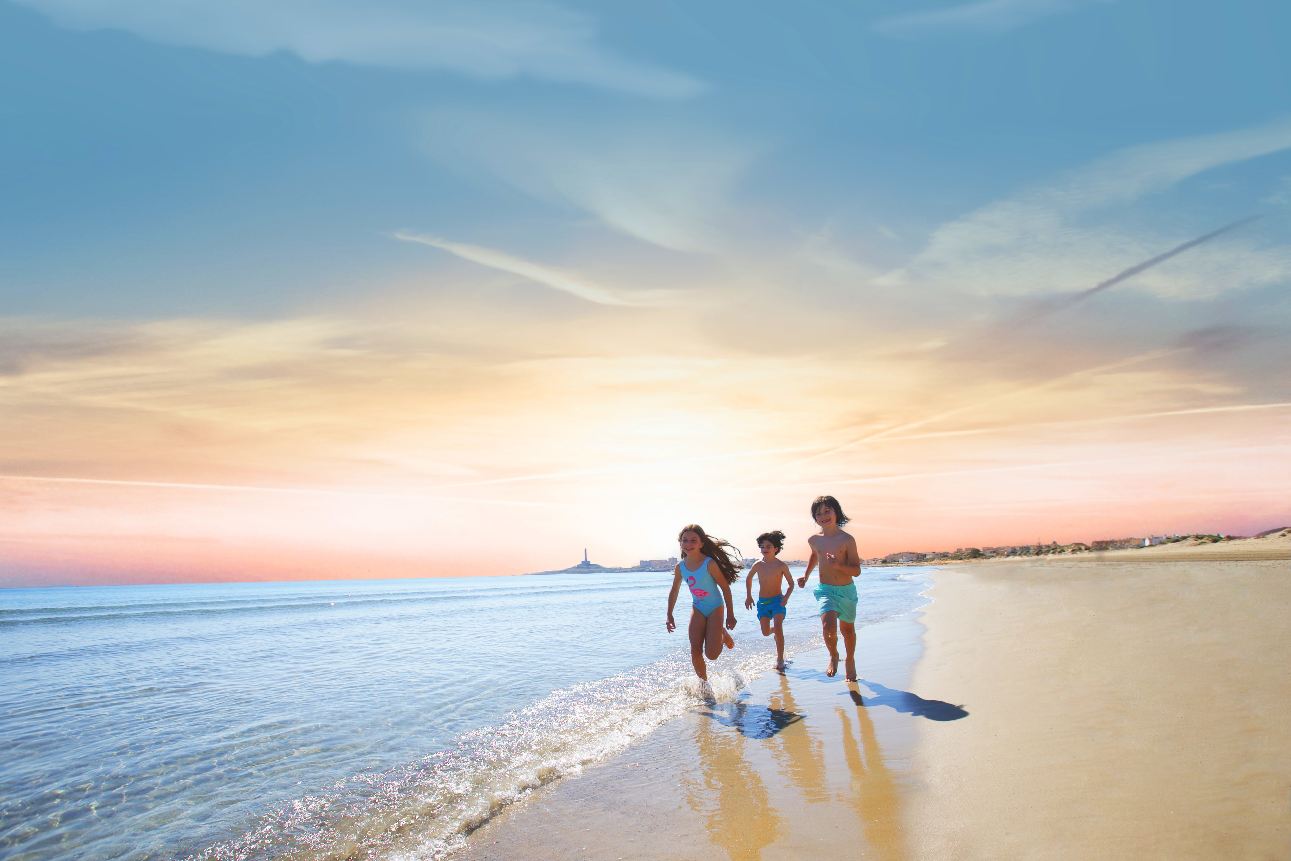 Niños en playa Amoladeras