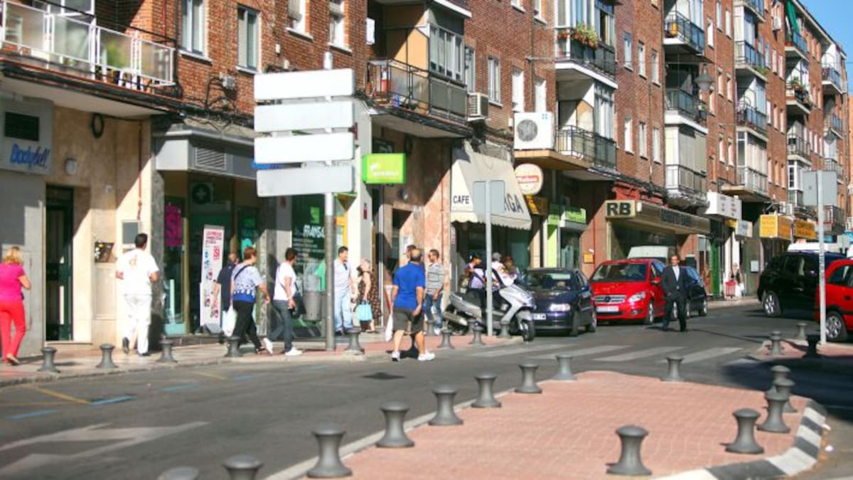 Hablamos con Enrique Marín, portavoz de los trabajadores de la zona centro de Alcobendas que recogen firmas contra la entrada en funcionamiento de la zona ORA