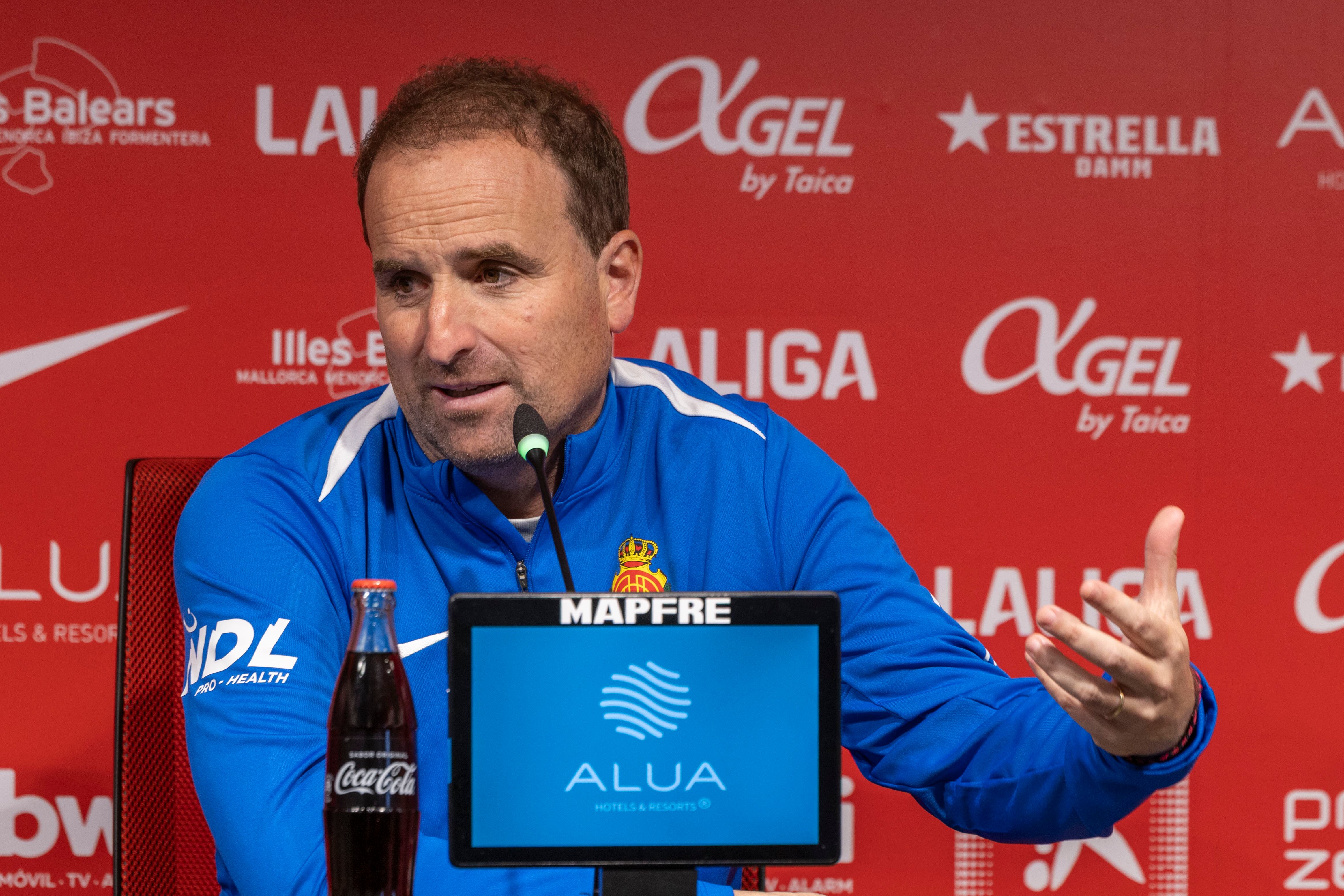 PALMA DE MALLORCA, 12/12/2025. - El entrenador del Mallorca, Jagoba Arrasate, durante una rueda de prensa este viernes, en la víspera del partido ante el Elche. EFE/CATI CLADERA