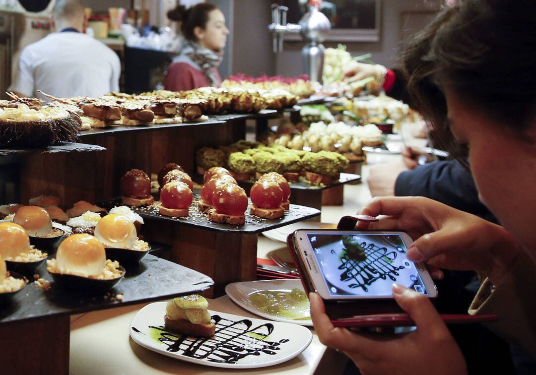 Se ha impulsado la creación del Instituto del Pintxo Donostiarra como instrumento para proteger, impulsar y difundir una de las tradiciones más conocidas de nuestra cultura gastronómica.