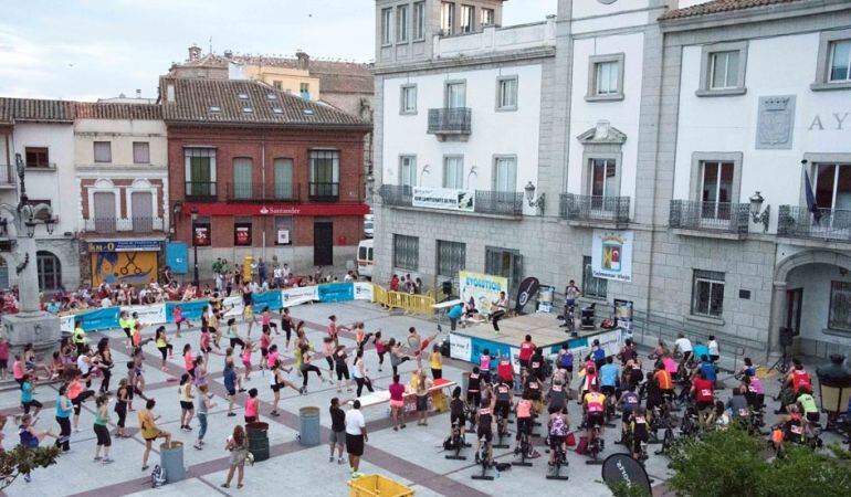 La Plaza del Pueblo vuelve a acoger una nueva actividad deportiva para todas las edades