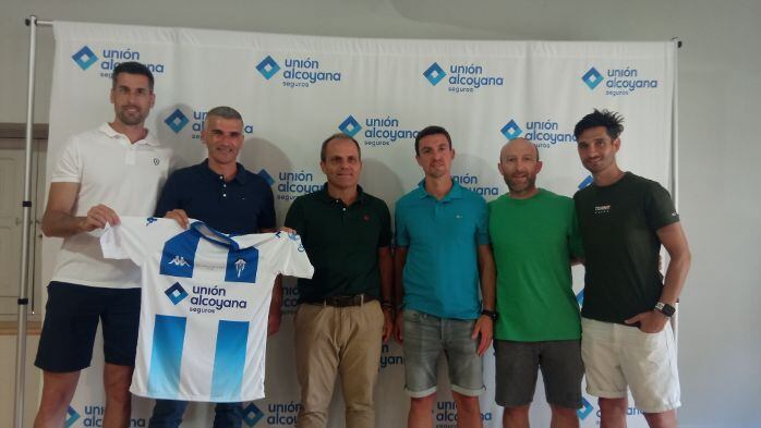 Renovación Vicente Parras como entrenador del Alcoyano con su cuerpo técnico