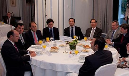 Otro desayuno informativo Executive Forum organizado en el Hotel Palace. Fue realizado con Don Victor Calvo-Sotelo, Secretario de Estado de Telecomunicaciones y para la Sociedad de Información. El desayuno fue patrocinado por Acero y Bellón.