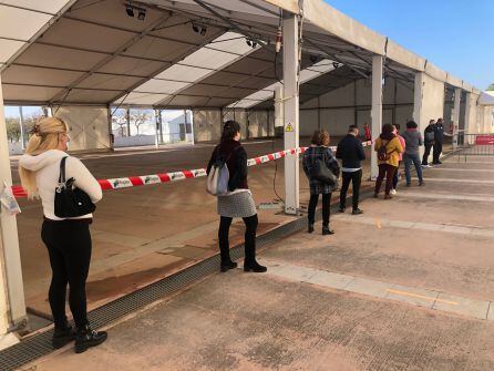 Usuarios esperando a ser vacunados