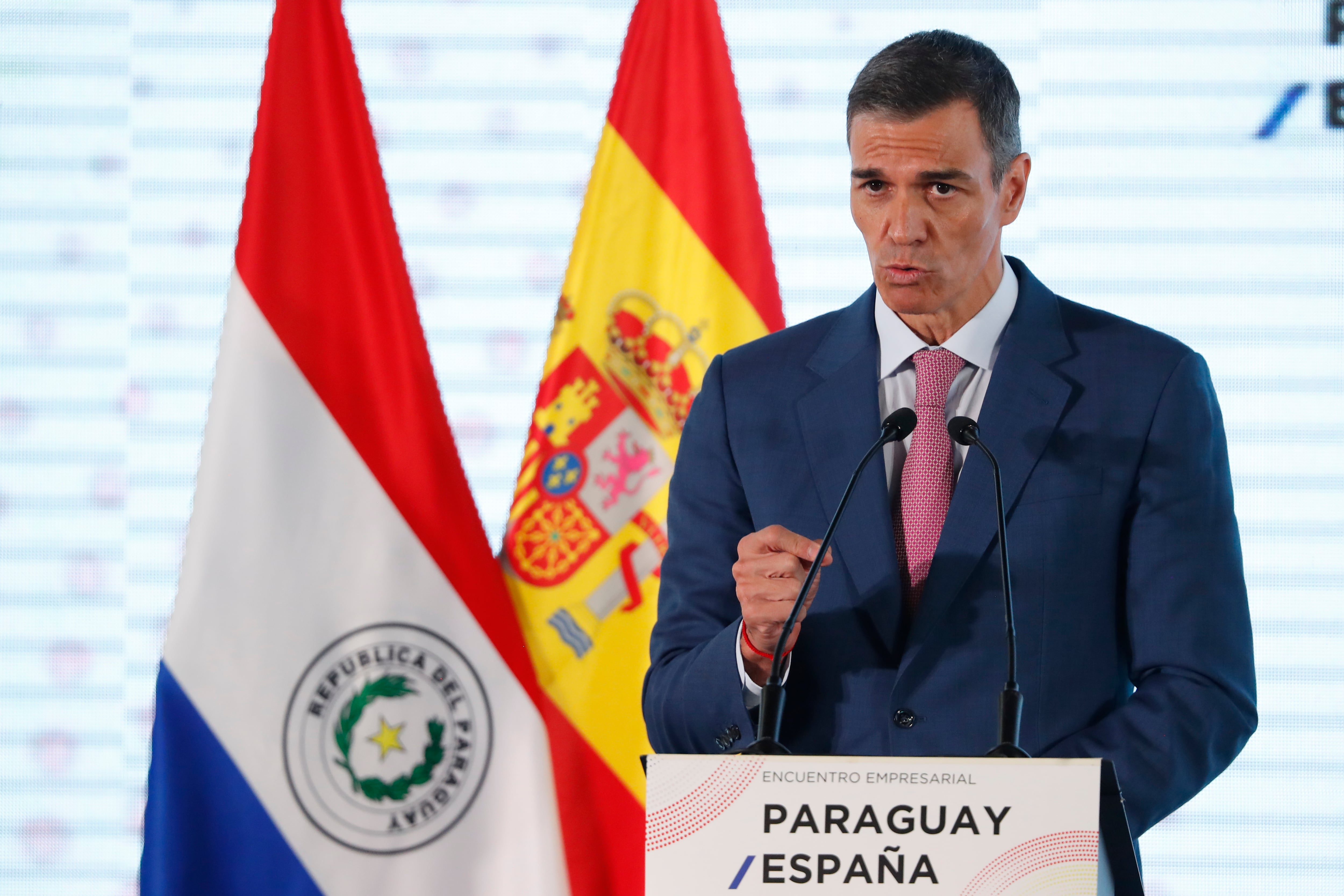 El presidente del Gobierno de España, Pedro Sánchez, habla en el Encuentro Empresarial Paraguay-España, en Asunción.