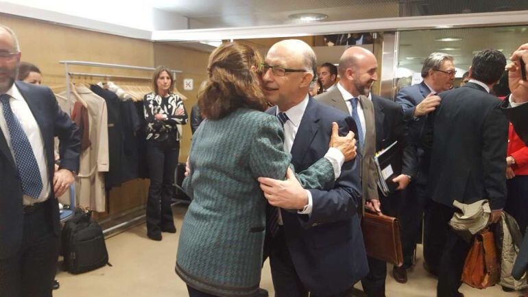 La consejera de Hacienda y el ministro Montoro, en una imagen de archivo