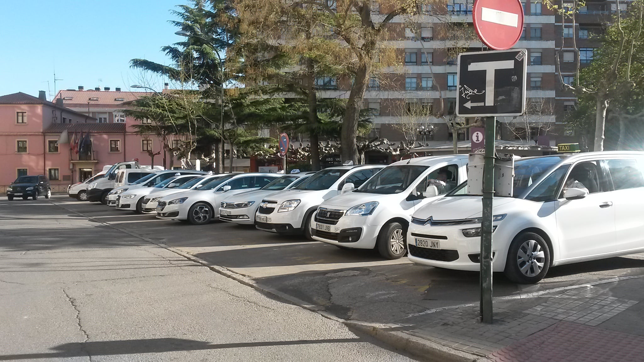 La parada de taxis cambiará de ubicación con la reforma