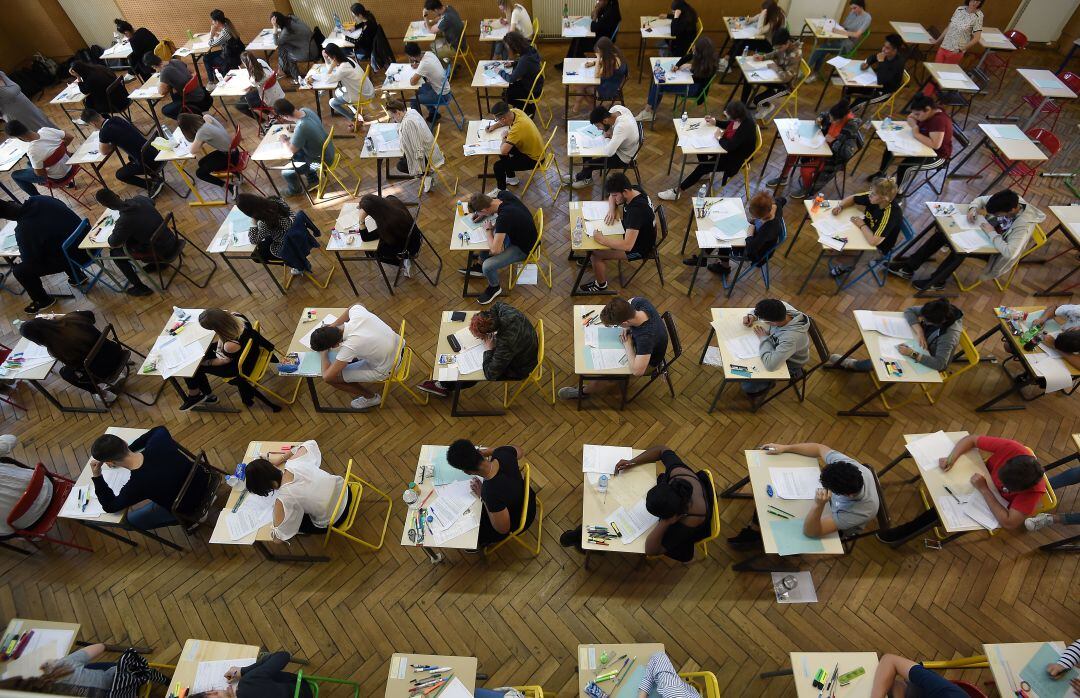 Imagen de archivo de una clase universitaria durante un examen