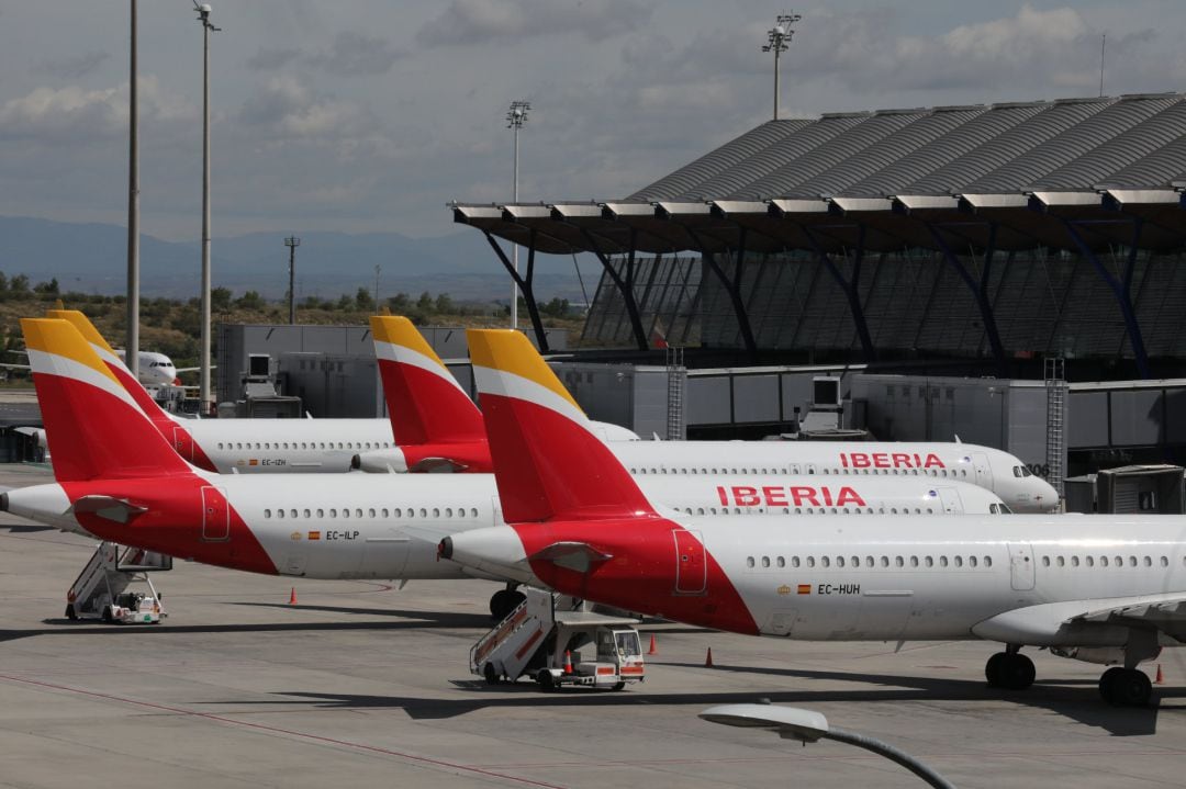 Varios aviones de Iberia aparcados en el Aeropuerto de Madrid-Barajas Adolfo Suárez.