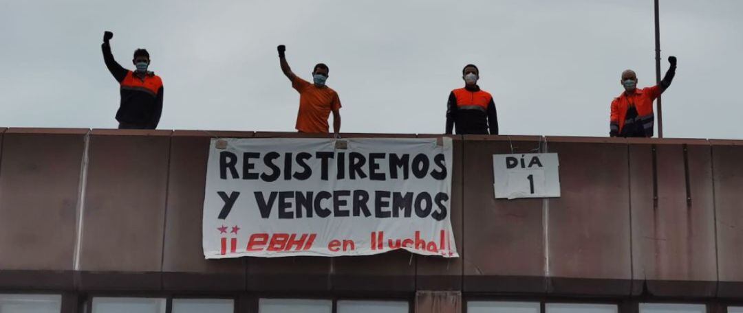 Los cuatro trabajadores que iniciaron la huelga el pasado 13 de mayo. 